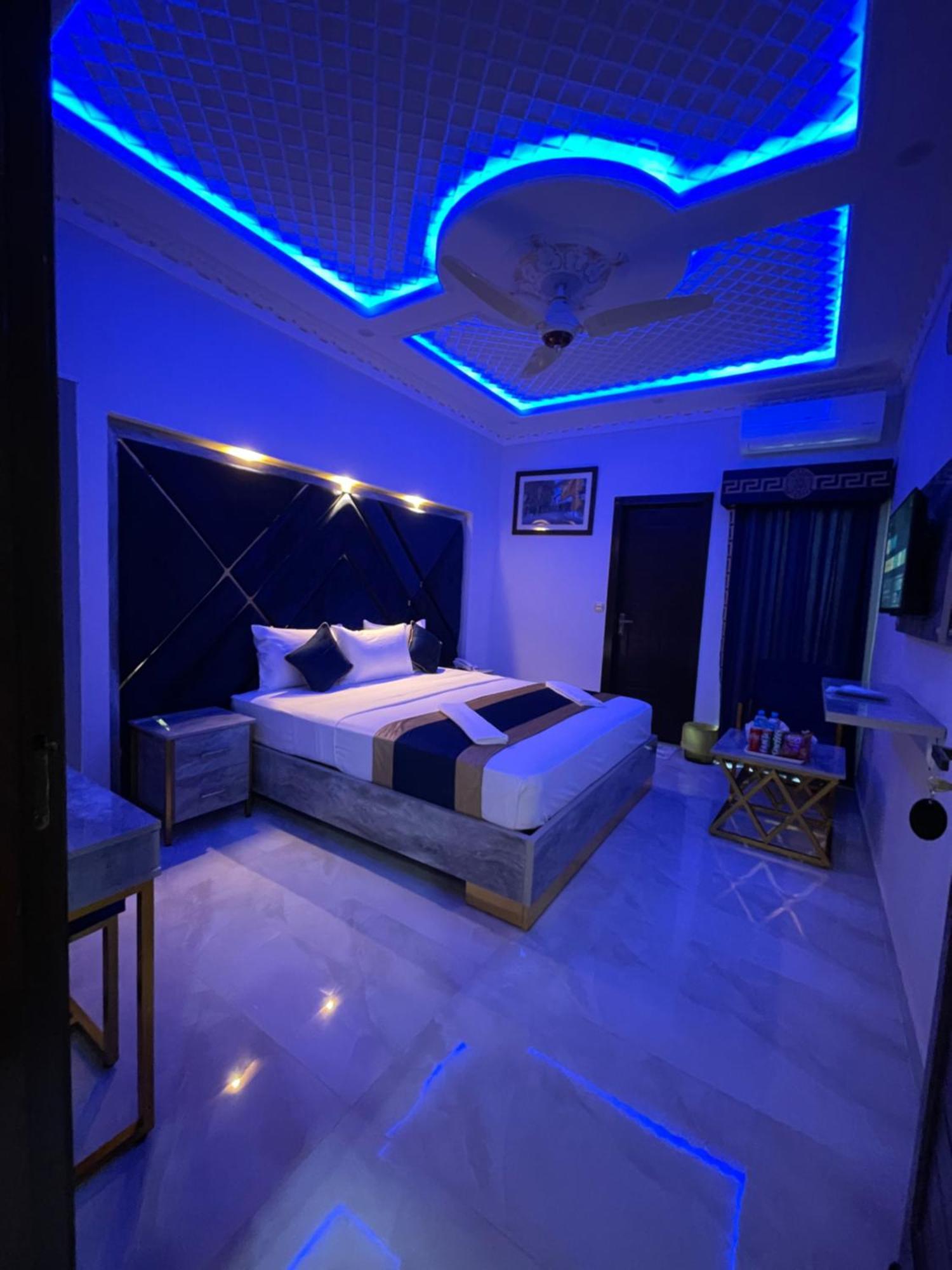 Hotel Crown Lahore Exterior foto